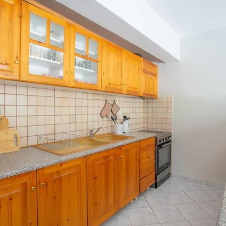 Gianνs Apartment
